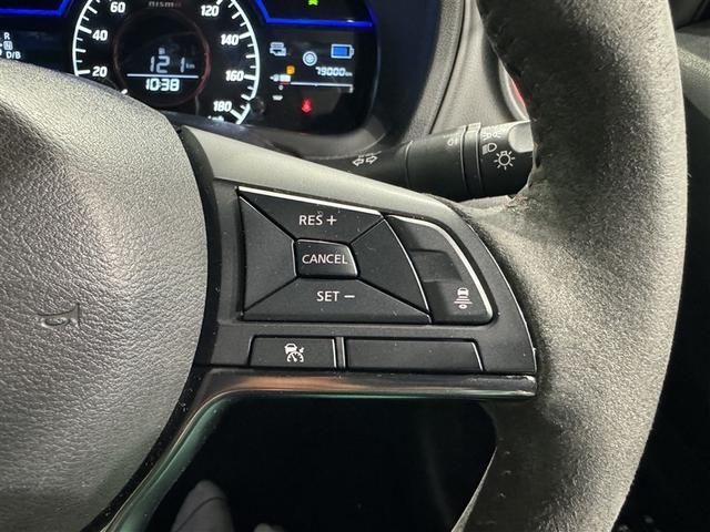 ノート ｅ－パワーニスモ　衝突被害軽減システム　メモリーナビ　フルセグ　バックカメラ　ＥＴＣ　ＣＤ　ミュージックプレイヤー接続可　ＤＶＤ再生　オートクルーズコントロール　ＬＥＤヘッドランプ　スマートキー　キーレス　ハイブリッド（19枚目）