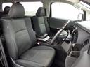 居心地の良い運転席、長く座ってられるリラックスできるデザインがいいですね。