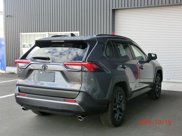 ＲＡＶ４ アドベンチャー　純正ディスプレイオーディオ　ブラインドスポットモニター　パワーバックドア　パワーシート　シートヒーター　レーダークルーズ　ＬＥＤヘッドライト　ＥＴＣ（8枚目）