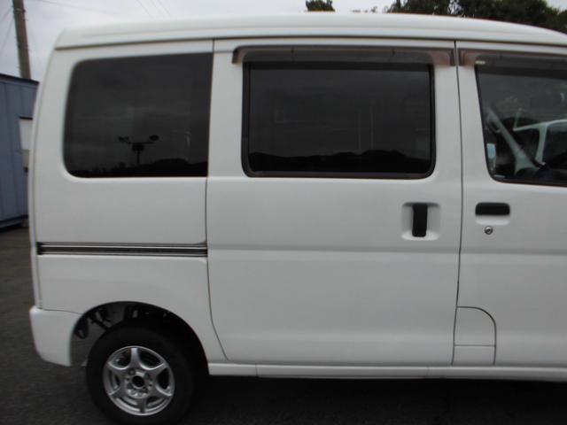 ハイゼットカーゴ スペシャル　ハイルーフ　４ＡＴ　スモークガラス　車検整備付　エアコン　パワステ　集中ロック　アルミホイール（13枚目）