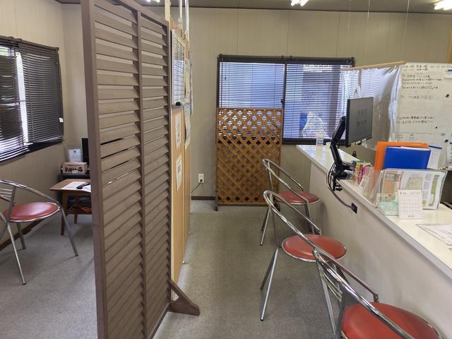 自動車保険もおまかせください！経験豊富なスタッフが親切丁寧に対応いたします。保険の見直しやお悩みもご相談できます。