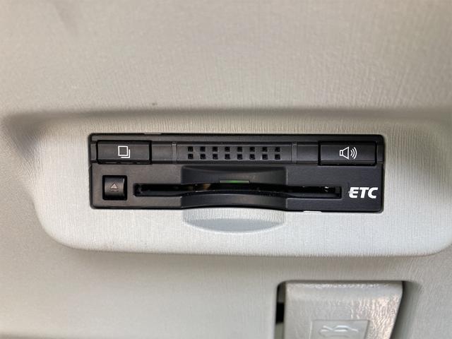 Ｓ　ＥＴＣ　バックカメラ　ナビ　ＴＶ　アルミホイール　オートライト　ＨＩＤ　スマートキー　電動格納ミラー　シートヒーター　１００Ｖ電源　ＣＶＴ　盗難防止システム　衝突安全ボディ　ＡＢＳ　ＣＤ(10枚目)