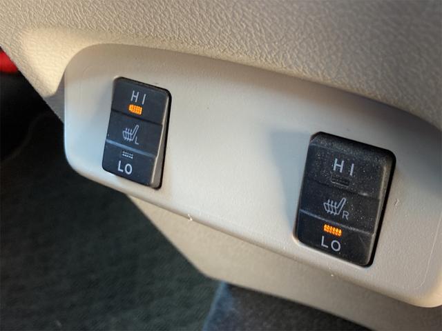 座席のシートを温めるシートヒーター！その温かさは一度経験したら欠かすことができません！エアコンで乾燥しやすい車内も防ぐ事ができます！