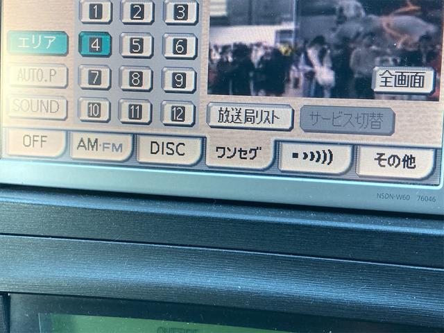 プリウス Ｇ　ＥＴＣ　オートクルーズコントロール　バックカメラ　ナビ　ＴＶ　アルミホイール　オートライト　ＣＶＴ　スマートキー　アイドリングストップ　電動格納ミラー　盗難防止システム　ＣＤ（32枚目）