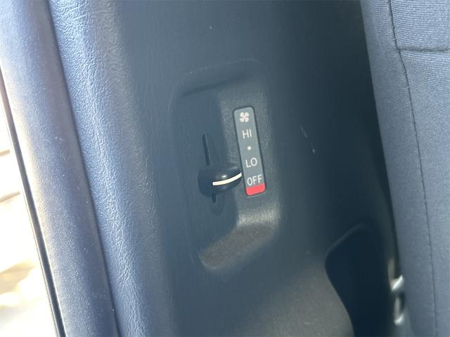 レジアスバン 　Ｓ－ＧＬ　ナビ　ＴＶ　レーンアシスト　両側スライドドア　オートライト　電動格納ミラー　ＡＴ　アルミホイール　ＣＤ　ＤＶＤ再生　エアコン　パワーウィンドウ　運転席エアバッグ（21枚目）