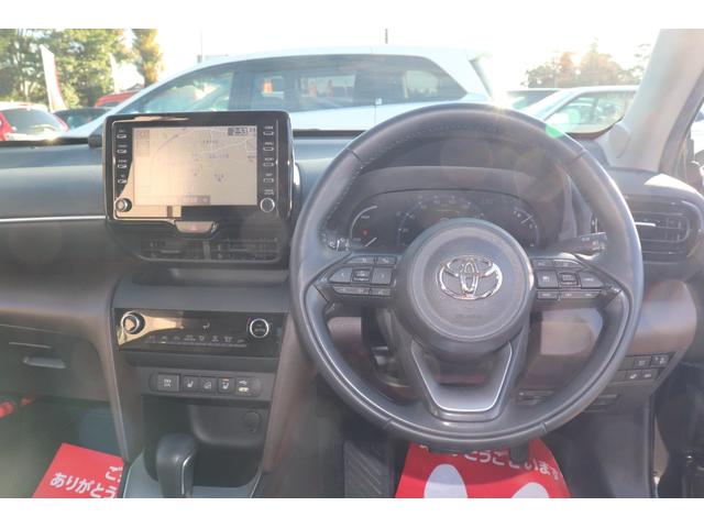 ヤリスクロス ハイブリッドＺ　１年保証付　スマートアシスト　自社ユーザー様下取車　ワンオーナー　４ＷＤ　純正ナビ　地デジ　ブルートゥース　全方位カメラ　前後ドラレコ　左右シートヒーター　ＬＥＤヘッド　クルコン　スマートキー　禁煙車（3枚目）