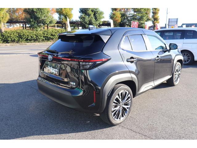 ヤリスクロス ハイブリッドＺ　１年保証付　スマートアシスト　自社ユーザー様下取車　ワンオーナー　４ＷＤ　純正ナビ　地デジ　ブルートゥース　全方位カメラ　前後ドラレコ　左右シートヒーター　ＬＥＤヘッド　クルコン　スマートキー　禁煙車（11枚目）