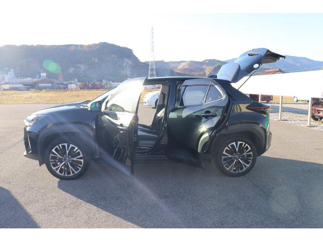 ヤリスクロス ハイブリッドＺ　１年保証付　スマートアシスト　自社ユーザー様下取車　ワンオーナー　４ＷＤ　純正ナビ　地デジ　ブルートゥース　全方位カメラ　前後ドラレコ　左右シートヒーター　ＬＥＤヘッド　クルコン　スマートキー　禁煙車（19枚目）