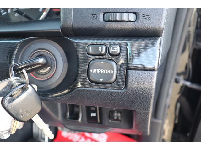 マークIIブリット ２．０ｉＲ　リミテッド　純正ＤＶＤナビ　ＨＩＤヘッド　純正１７インチアルミ　キーレスキー　禁煙車（26枚目）