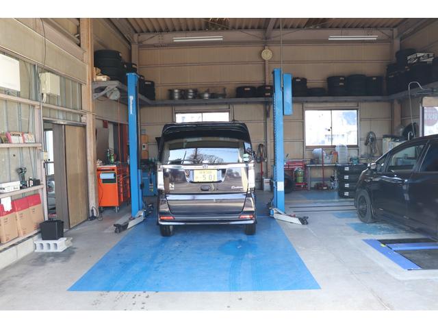 マークIIブリット ２．０ｉＲ　リミテッド　純正ＤＶＤナビ　ＨＩＤヘッド　純正１７インチアルミ　キーレスキー　禁煙車（40枚目）