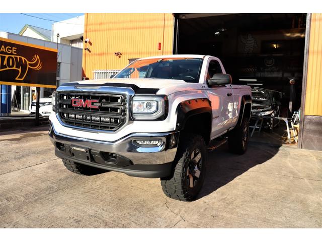ＧＭＣシエラ ベースグレード　２０１６年　新車並行　５．３Ｌ　ショートベッド　レギュラーキャブ　４×４　社外ナビ　バックカメラ　リフトアップ　ベンチシート（3枚目）