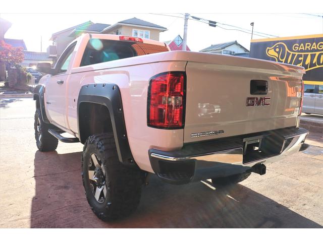 ＧＭＣシエラ ベースグレード　２０１６年　新車並行　５．３Ｌ　ショートベッド　レギュラーキャブ　４×４　社外ナビ　バックカメラ　リフトアップ　ベンチシート（8枚目）