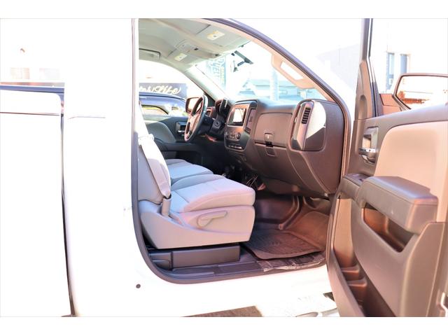 ＧＭＣシエラ ベースグレード　２０１６年　新車並行　５．３Ｌ　ショートベッド　レギュラーキャブ　４×４　社外ナビ　バックカメラ　リフトアップ　ベンチシート（30枚目）