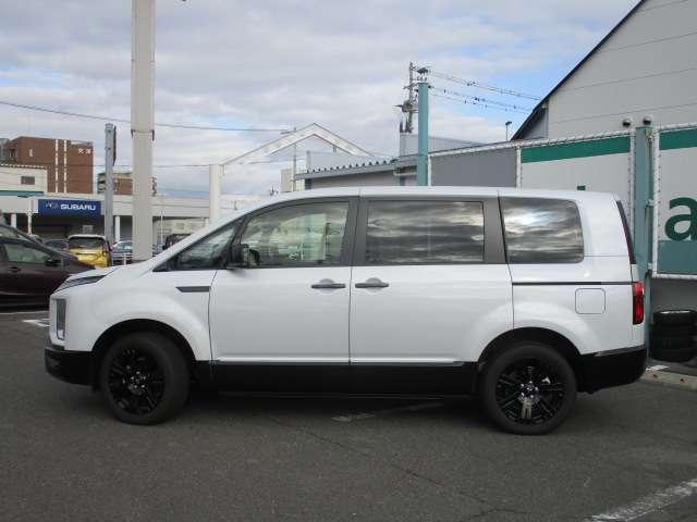 �����X���C�h�h�A�t���ł��B�������ԏ�ł̏��~��ɕ֗��ł��B