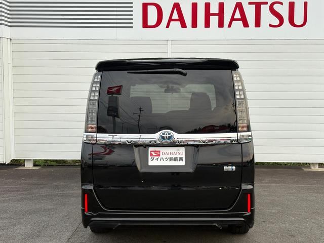 ヴォクシー ハイブリッドV ハイブリッド モデリスタフルエアロ 7人乗りキャプテンシート 両側電動スライドドア SDナビ バックカメラ ETC 左右独立エアコン リアオートエアコン 運転席&助手席シートヒーター おくだけ充電(4枚目)