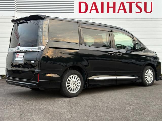 ヴォクシー ハイブリッドV ハイブリッド モデリスタフルエアロ 7人乗りキャプテンシート 両側電動スライドドア SDナビ バックカメラ ETC 左右独立エアコン リアオートエアコン 運転席&助手席シートヒーター おくだけ充電(9枚目)