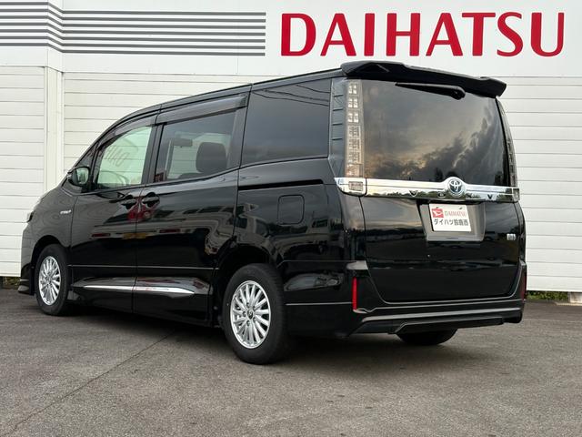 ヴォクシー ハイブリッドV ハイブリッド モデリスタフルエアロ 7人乗りキャプテンシート 両側電動スライドドア SDナビ バックカメラ ETC 左右独立エアコン リアオートエアコン 運転席&助手席シートヒーター おくだけ充電(10枚目)