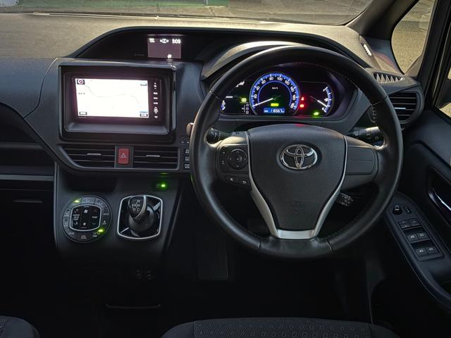 ヴォクシー ハイブリッドV ハイブリッド モデリスタフルエアロ 7人乗りキャプテンシート 両側電動スライドドア SDナビ バックカメラ ETC 左右独立エアコン リアオートエアコン 運転席&助手席シートヒーター おくだけ充電(16枚目)