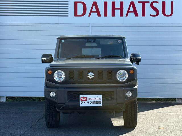 ジムニー ＸＣ　４ＷＤ　４ＡＴ　１オーナー　ディスプレイオーディオ　バックカメラ　運転席＆助手席シートヒーター　ＣＤ／ＤＶＤ　Ｂｌｕｅｔｏｏｔｈ　ＥＴＣ　ＡＴタイヤ＆１６インチ純正アルミ　ＬＥＤヘッドライト（4枚目）