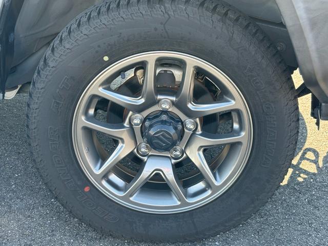 ジムニー ＸＣ　４ＷＤ　４ＡＴ　１オーナー　ディスプレイオーディオ　バックカメラ　運転席＆助手席シートヒーター　ＣＤ／ＤＶＤ　Ｂｌｕｅｔｏｏｔｈ　ＥＴＣ　ＡＴタイヤ＆１６インチ純正アルミ　ＬＥＤヘッドライト（10枚目）