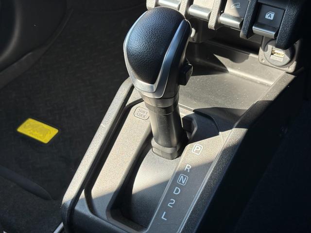 ジムニー ＸＣ　４ＷＤ　４ＡＴ　１オーナー　ディスプレイオーディオ　バックカメラ　運転席＆助手席シートヒーター　ＣＤ／ＤＶＤ　Ｂｌｕｅｔｏｏｔｈ　ＥＴＣ　ＡＴタイヤ＆１６インチ純正アルミ　ＬＥＤヘッドライト（19枚目）