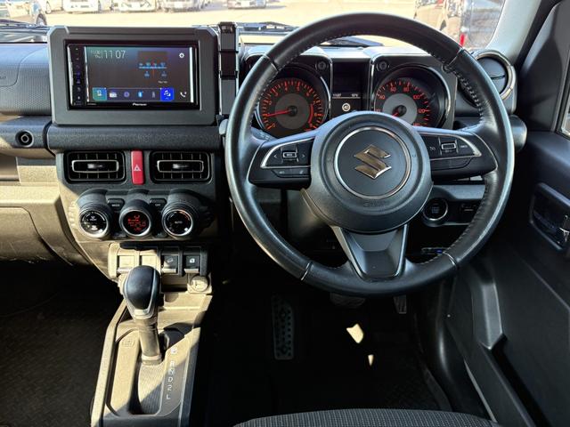 ジムニー ＸＣ　４ＷＤ　４ＡＴ　１オーナー　ディスプレイオーディオ　バックカメラ　運転席＆助手席シートヒーター　ＣＤ／ＤＶＤ　Ｂｌｕｅｔｏｏｔｈ　ＥＴＣ　ＡＴタイヤ＆１６インチ純正アルミ　ＬＥＤヘッドライト（22枚目）
