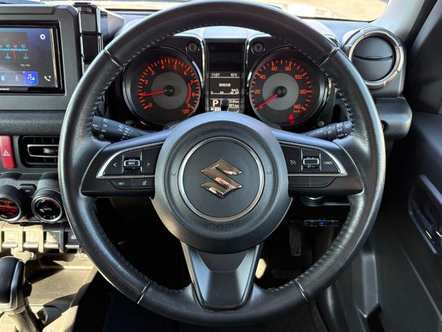 ジムニー ＸＣ　４ＷＤ　４ＡＴ　１オーナー　ディスプレイオーディオ　バックカメラ　運転席＆助手席シートヒーター　ＣＤ／ＤＶＤ　Ｂｌｕｅｔｏｏｔｈ　ＥＴＣ　ＡＴタイヤ＆１６インチ純正アルミ　ＬＥＤヘッドライト（23枚目）