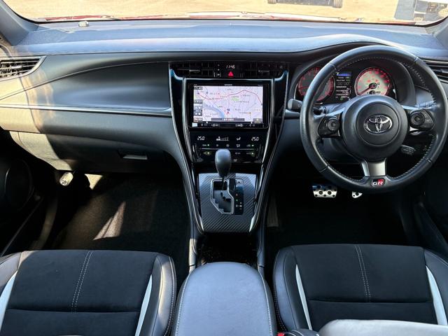 ハリアー エレガンス　ＧＲスポーツ　４ＷＤ　ターボ　電動シェード付きサンルーフ　１オーナー　禁煙車　９インチメモリナビ　バックカメラ　ＥＴＣ２．０　ナビ連動ドラレコ　トヨタセーフティセンス　ＧＲ専用１９インチアルミ　寒冷地仕様（10枚目）