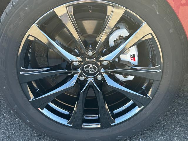 ハリアー エレガンス　ＧＲスポーツ　４ＷＤ　ターボ　電動シェード付きサンルーフ　１オーナー　禁煙車　９インチメモリナビ　バックカメラ　ＥＴＣ２．０　ナビ連動ドラレコ　トヨタセーフティセンス　ＧＲ専用１９インチアルミ　寒冷地仕様（15枚目）