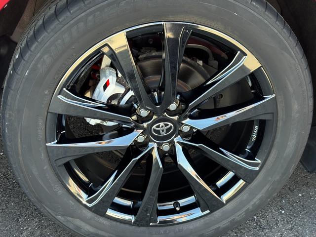 ハリアー エレガンス　ＧＲスポーツ　４ＷＤ　ターボ　電動シェード付きサンルーフ　１オーナー　禁煙車　９インチメモリナビ　バックカメラ　ＥＴＣ２．０　ナビ連動ドラレコ　トヨタセーフティセンス　ＧＲ専用１９インチアルミ　寒冷地仕様（16枚目）