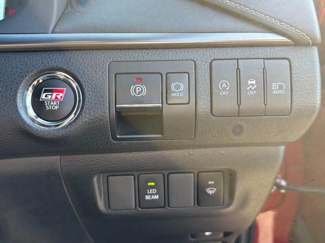 ハリアー エレガンス　ＧＲスポーツ　４ＷＤ　ターボ　電動シェード付きサンルーフ　１オーナー　禁煙車　９インチメモリナビ　バックカメラ　ＥＴＣ２．０　ナビ連動ドラレコ　トヨタセーフティセンス　ＧＲ専用１９インチアルミ　寒冷地仕様（17枚目）