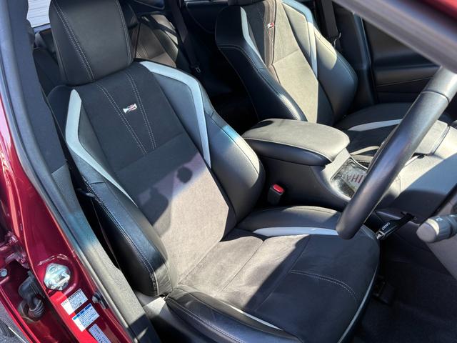 ハリアー エレガンス　ＧＲスポーツ　４ＷＤ　ターボ　電動シェード付きサンルーフ　１オーナー　禁煙車　９インチメモリナビ　バックカメラ　ＥＴＣ２．０　ナビ連動ドラレコ　トヨタセーフティセンス　ＧＲ専用１９インチアルミ　寒冷地仕様（18枚目）