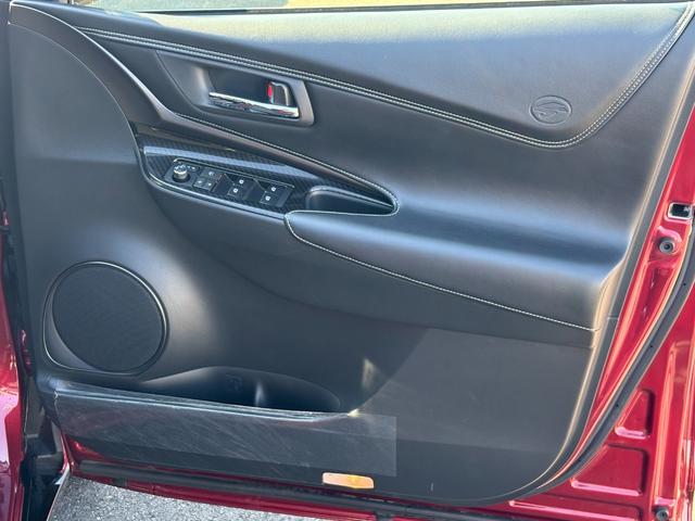 ハリアー エレガンス　ＧＲスポーツ　４ＷＤ　ターボ　電動シェード付きサンルーフ　１オーナー　禁煙車　９インチメモリナビ　バックカメラ　ＥＴＣ２．０　ナビ連動ドラレコ　トヨタセーフティセンス　ＧＲ専用１９インチアルミ　寒冷地仕様（24枚目）