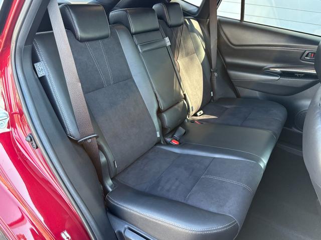 ハリアー エレガンス　ＧＲスポーツ　４ＷＤ　ターボ　電動シェード付きサンルーフ　１オーナー　禁煙車　９インチメモリナビ　バックカメラ　ＥＴＣ２．０　ナビ連動ドラレコ　トヨタセーフティセンス　ＧＲ専用１９インチアルミ　寒冷地仕様（30枚目）