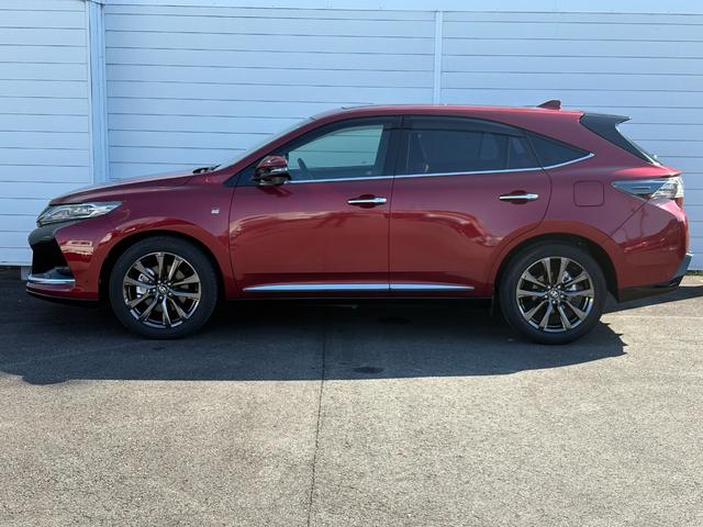 ハリアー エレガンス　ＧＲスポーツ　４ＷＤ　ターボ　電動シェード付きサンルーフ　１オーナー　禁煙車　９インチメモリナビ　バックカメラ　ＥＴＣ２．０　ナビ連動ドラレコ　トヨタセーフティセンス　ＧＲ専用１９インチアルミ　寒冷地仕様（44枚目）