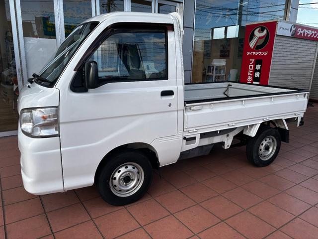 ハイゼットトラック エアコン・パワステスペシャルVS ワンオーナー 禁煙車 4WD 5速MT車 エアコン パワステ ETC カーナビ ドアバイザー ライトレベライザー あおりチェーン 荷台ゴムマット ゲートプロテクター 整備記録簿(2枚目)