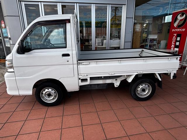 ハイゼットトラック エアコン・パワステスペシャルVS ワンオーナー 禁煙車 4WD 5速MT車 エアコン パワステ ETC カーナビ ドアバイザー ライトレベライザー あおりチェーン 荷台ゴムマット ゲートプロテクター 整備記録簿(3枚目)