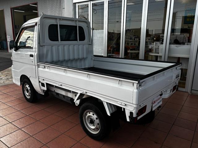 ハイゼットトラック エアコン・パワステスペシャルVS ワンオーナー 禁煙車 4WD 5速MT車 エアコン パワステ ETC カーナビ ドアバイザー ライトレベライザー あおりチェーン 荷台ゴムマット ゲートプロテクター 整備記録簿(5枚目)