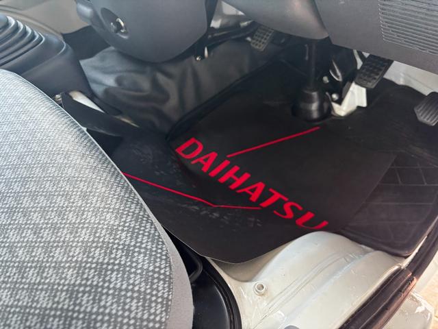 ハイゼットトラック エアコン・パワステスペシャルVS ワンオーナー 禁煙車 4WD 5速MT車 エアコン パワステ ETC カーナビ ドアバイザー ライトレベライザー あおりチェーン 荷台ゴムマット ゲートプロテクター 整備記録簿(46枚目)