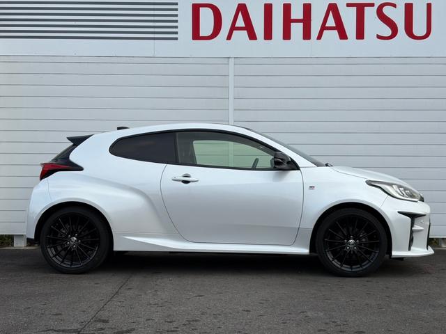 数少ない１．５リッターＮＡエンジン＋スポーツＣＶＴ（パドルシフト付）！アルミボンネット、ドア、バックドアにカーボンルーフの贅沢仕様！ハンドリングやサスペンションも本格的で、手軽にＧＲを体感できます！