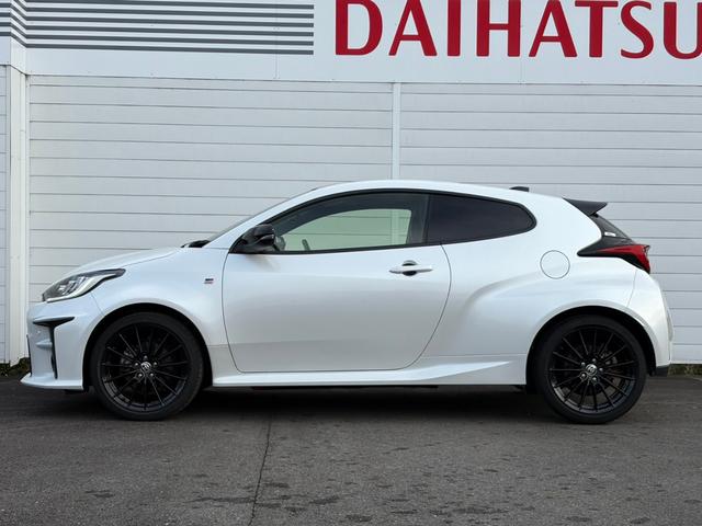 数少ない１．５リッターＮＡエンジン＋スポーツＣＶＴ（パドルシフト付）！アルミボンネット、ドア、バックドアにカーボンルーフの贅沢仕様！ハンドリングやサスペンションも本格的で、手軽にＧＲを体感できます！