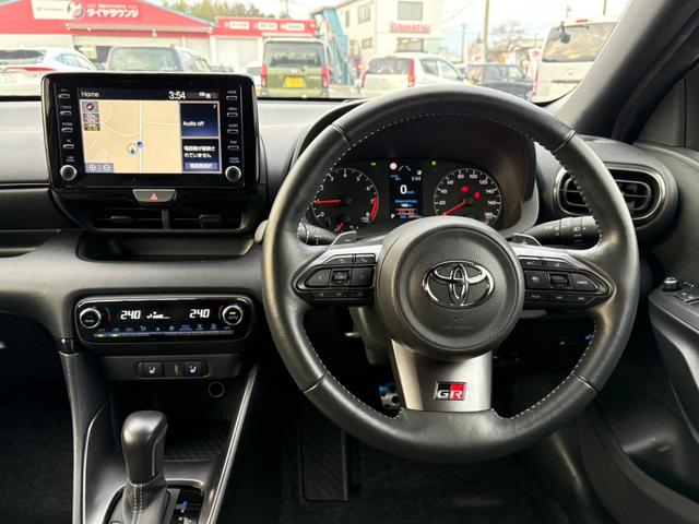 ＧＲスポーツシートにハンドル、パドルシフト付スポーツＣＶＴで、毎日の通勤でも運転の楽しさを十分に味わえます！