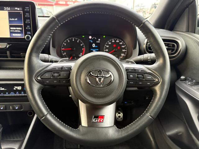 ＧＲスポーツシートにハンドル、パドルシフト付スポーツＣＶＴで、毎日の通勤でも運転の楽しさを十分に味わえます！