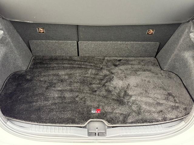 この度は、サンモーター（株）の在庫車をご覧いただき、大変ありがとうございます。当社は鈴鹿と亀山の２拠点で展開しております。展示車輛の移動もある為、ご来店の際はお手数ですが、在庫確認ご連絡お願いします。