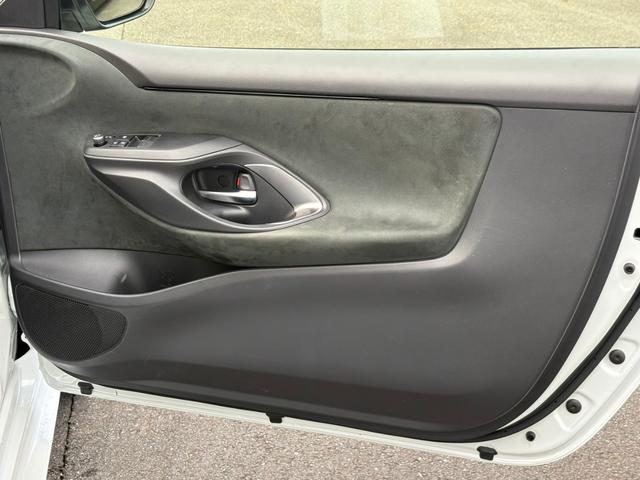 この車輛は☆禁煙車☆で使用されてました！特に気になる“ニオイ”も無く、室内はとっても快適です！入庫後、内外装とも丁寧にクリーニングを実施してますので、とても清潔です！状態の良さは、ぜひ店頭でご確認を！