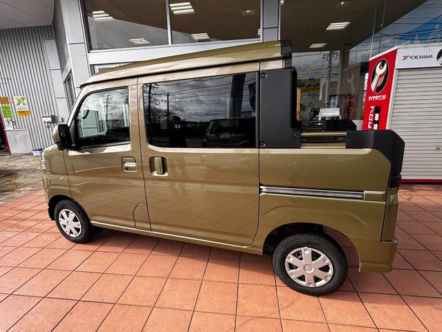 ハイゼットカーゴ デッキバンＧ　ワンオーナー　禁煙　スマートキー　両側スライドドア　前側パワーウィンドー　電動格納ドアミラー　ルーフコンソール　衝突被害軽減ブレーキ　クリアランスソナー　アイドリングストップ　エアコン　パワステ（5枚目）