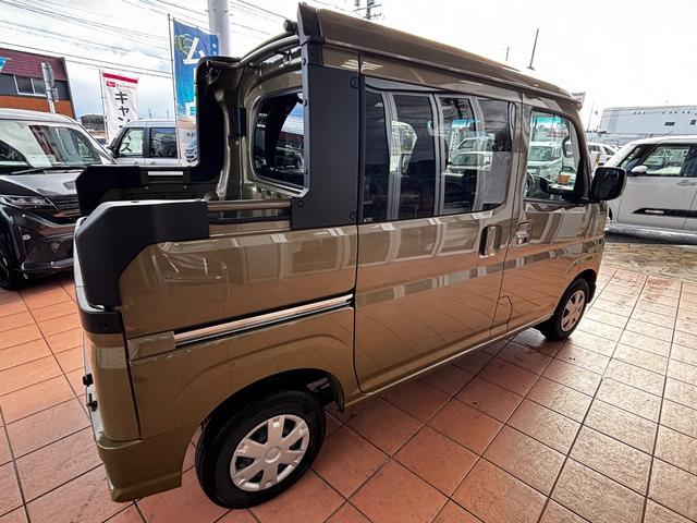 ハイゼットカーゴ デッキバンＧ　ワンオーナー　禁煙　スマートキー　両側スライドドア　前側パワーウィンドー　電動格納ドアミラー　ルーフコンソール　衝突被害軽減ブレーキ　クリアランスソナー　アイドリングストップ　エアコン　パワステ（9枚目）