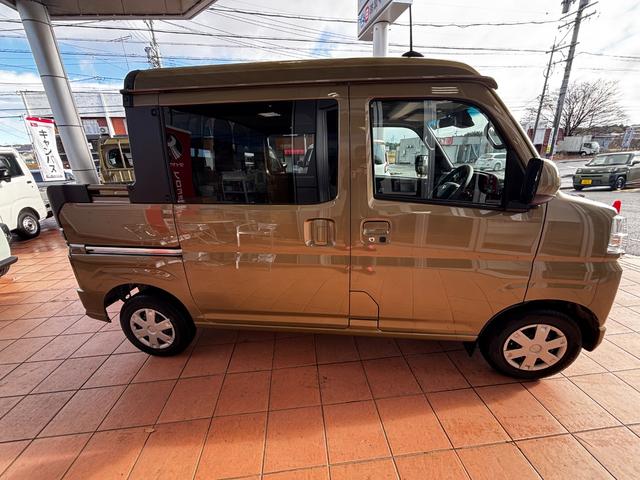 ハイゼットカーゴ デッキバンＧ　ワンオーナー　禁煙　スマートキー　両側スライドドア　前側パワーウィンドー　電動格納ドアミラー　ルーフコンソール　衝突被害軽減ブレーキ　クリアランスソナー　アイドリングストップ　エアコン　パワステ（11枚目）