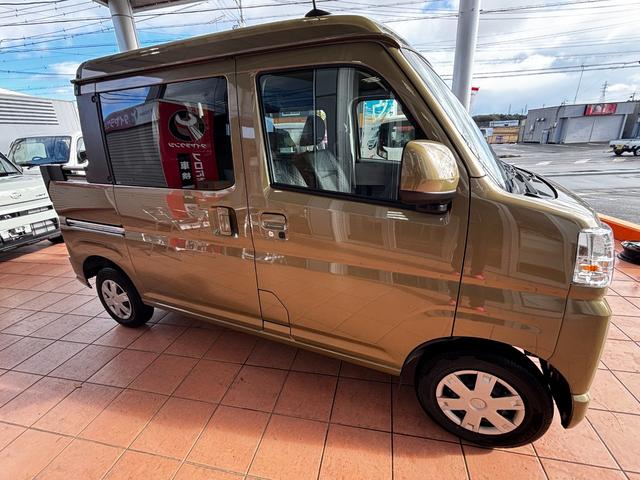 ハイゼットカーゴ デッキバンＧ　ワンオーナー　禁煙　スマートキー　両側スライドドア　前側パワーウィンドー　電動格納ドアミラー　ルーフコンソール　衝突被害軽減ブレーキ　クリアランスソナー　アイドリングストップ　エアコン　パワステ（12枚目）