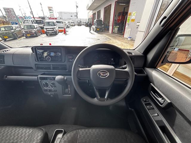 ハイゼットカーゴ デッキバンＧ　ワンオーナー　禁煙　スマートキー　両側スライドドア　前側パワーウィンドー　電動格納ドアミラー　ルーフコンソール　衝突被害軽減ブレーキ　クリアランスソナー　アイドリングストップ　エアコン　パワステ（26枚目）